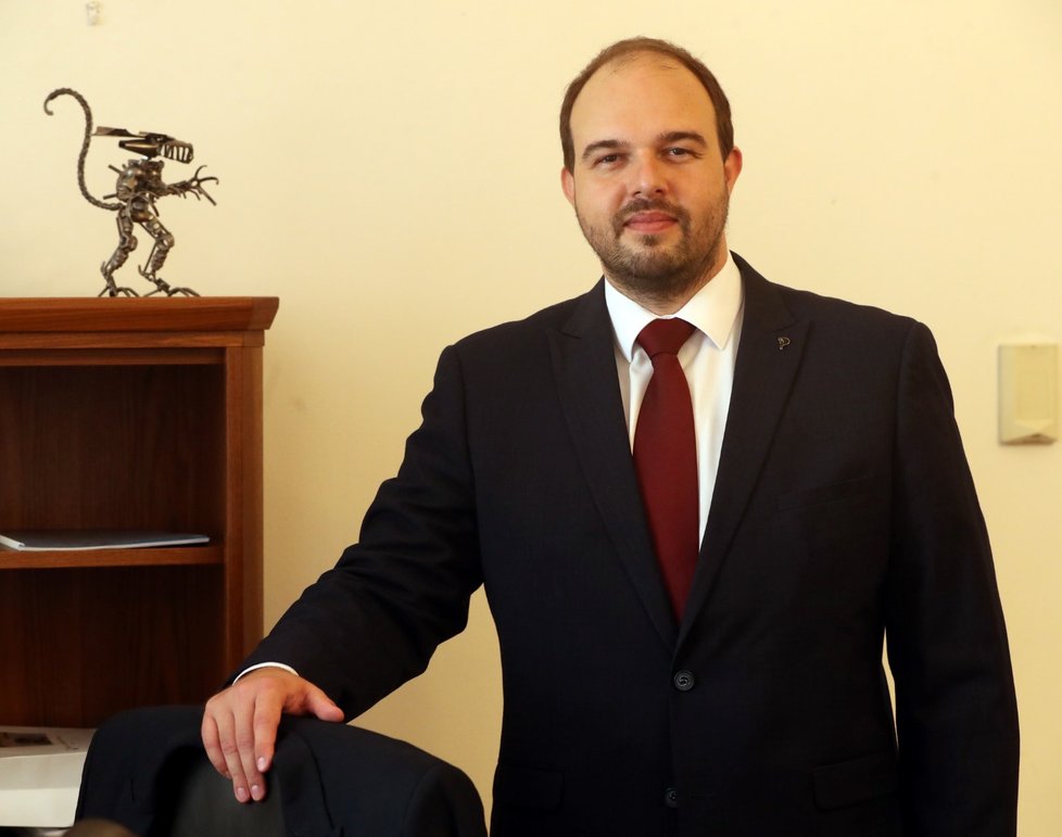 Poslanec Lukáš Bartoň (Piráti) v rozhovoru pro Blesk Zprávy přiblížil zákon o Eutanazii (5.8.2020)