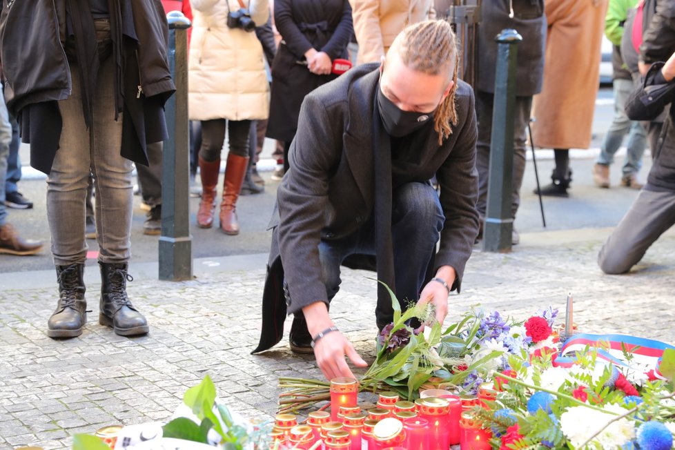 Předseda Pirátů Ivan Bartoš na Národní třídě (17. 11. 2020)