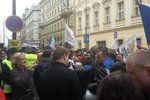 Demonstrace Národní demokracie v Praze před Lidovým domem