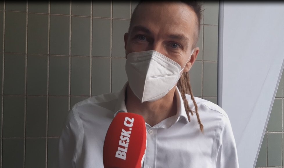 Volby 2020: Předseda Ivan Bartoš (Piráti) během rozhovoru pro Blesk Zprávy (3.10.2020)