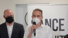 Volby 2020: Předseda Pirátů Ivan Bartoš ve volebním štábu