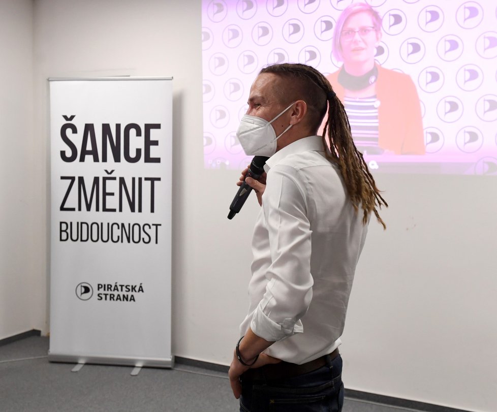 Volby 2020: Předseda Pirátů Ivan Bartoš ve volebním štábu