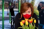 Alena Schillerová se pochlubila o narozeninách květinami od ministrů i prezidenta. Šéf pirátů Ivan Bartoš si šel zacvičit