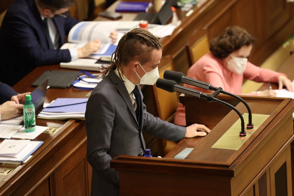 Sněmovna hlasuje o důvěře: Ministr pro místní rozvoj Ivan Bartoš (Piráti) (12.1.2022).