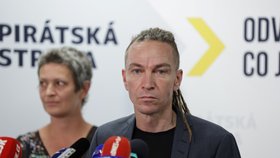 Volby 2024: Pirátský štáb během krajských voleb, předseda Ivan Bartoš (21. 9. 2024)