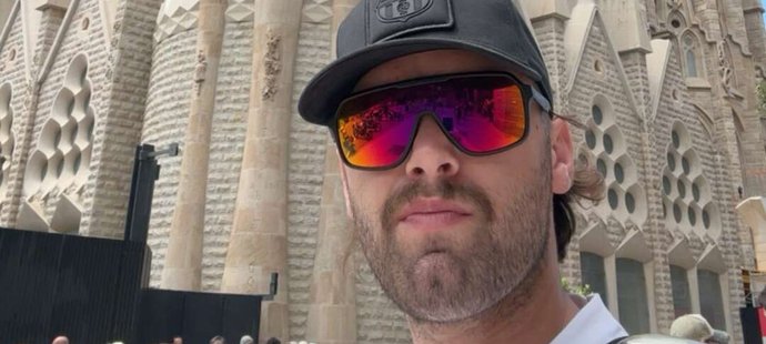 Bartošák na dovolené v Barceloně před chrámem Sagrada Família