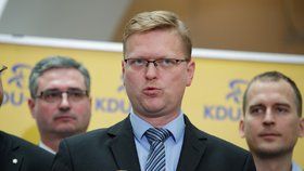 Tisková konference KDU-ČSL, před schůzí, na které poslanci hlasovali o nedůvěře vládě