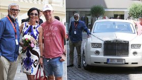 Libuše Šmucelrová přijela do Varů s partnerem Dominikem Haškem luxusním Rolls-Roycem