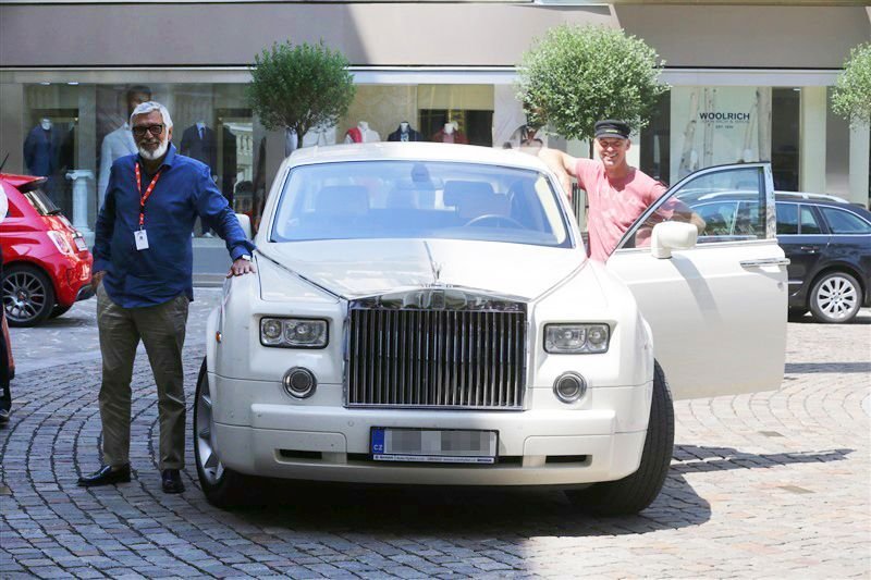 Jiří Bartoška obdivoval luxusní Rolls-Royce