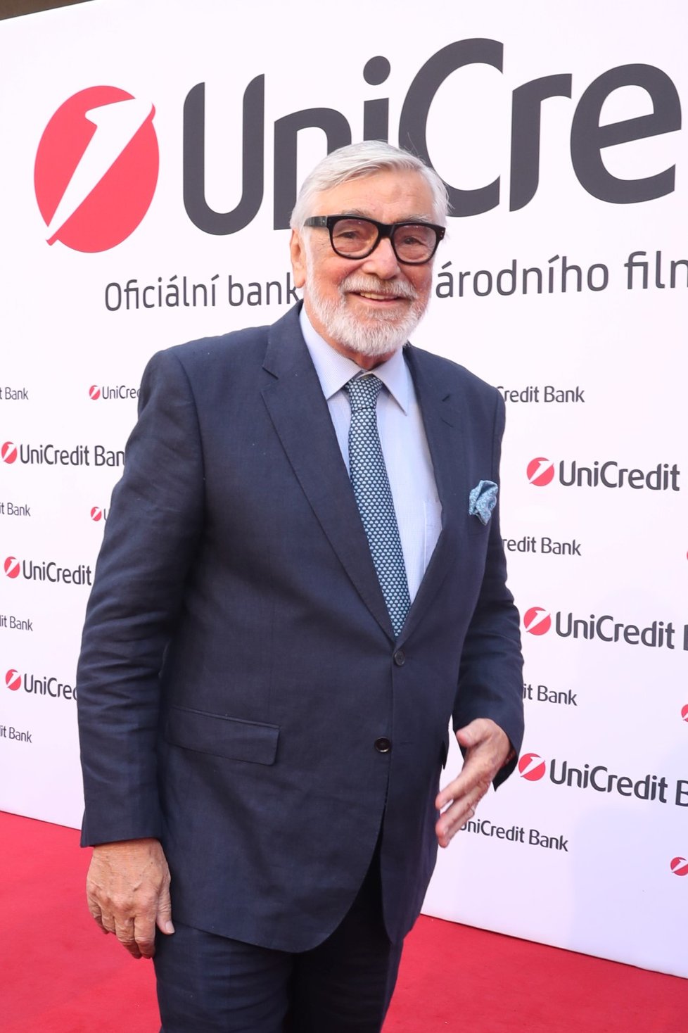 Jiří Bartoška v plném elánu na party Unicredit bank
