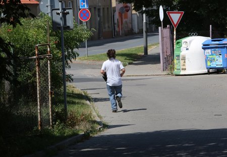 Macura utíká před Rychtářem.