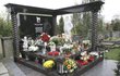 Václav Kočka mladší (†40), podnikatel Jeho rodina v roce 2008 zaplatila za luxusní hrobku na hřbitově v Praze-Řepích 500 000 Kč. 