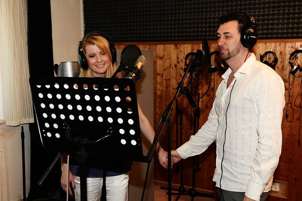 Iveta s italským hřebcem Domenicem v nahrávacím studiu