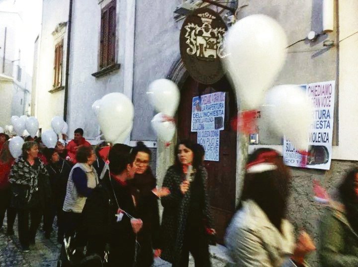 Grazia Marino della Torre uspořádala ve jménu Ivety demonstraci za týrané ženy.