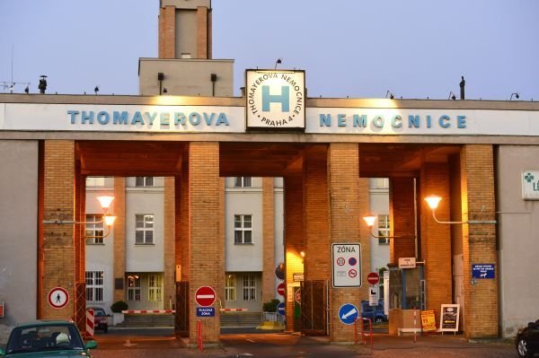 Z Thomayerovy nemocnice Bartošovou převezli rovnou do Bohnic