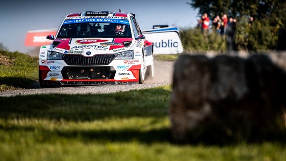 Barum Czech Rally Zlín po 1. dnu: Kopecký vede, španělský favorit havaroval