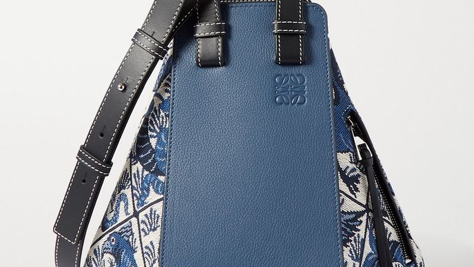 Kabelka, Loewe, 1800 eur, prodává Net-a-Porter.com