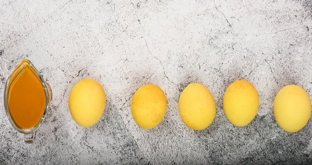 Kurkuma dodá vajíčkům krásně žlutou barvu.