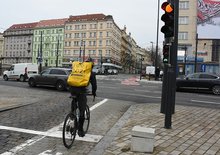 Proč barvy na semaforu vidíme za všech světelných podmínek? Poděkujme Francouzům