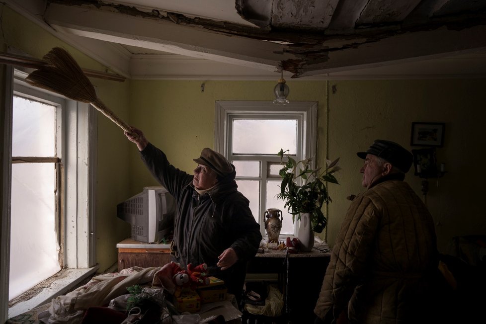 Škody po ruském bombardování ve městě Baryševka poblíž ukrajinské metropole Kyjeva (11. 3. 2022)