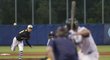 Baseballista David Farkaš z Olympie Blansko při nadhozu v extraligovém duelu proti Arrows Ostrava