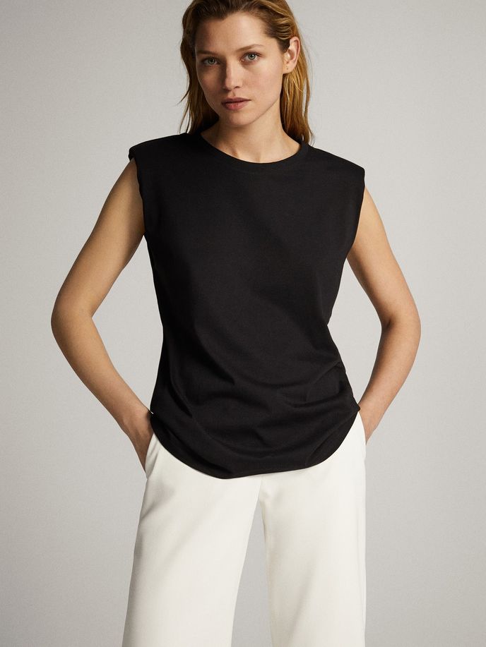 Bavlněné triko s vycpávkami, Massimo Dutti, 695 Kč, www.massimodutti.com Bavlněné triko s vycpávkami, Massimo Dutti, 695 Kč, www.massimodutti.com