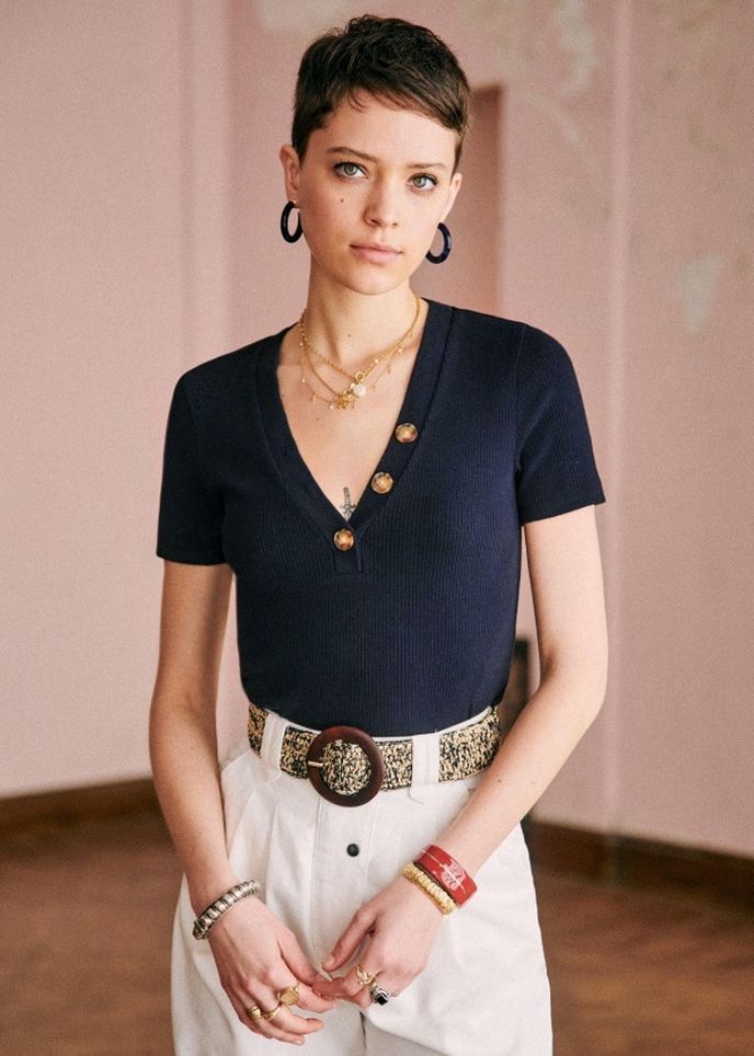 Bavlněné triko, Sézane, 55 eur, www.sezane.com Bavlněné triko, Sézane, 55 eur, www.sezane.com