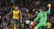 Brankář Basileje Tomáš Vaclík fantasticky vychytal útočníka Arsenalu Alexise Sáncheze