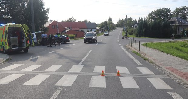 Cyklista srazil na přechodu pro chodce v Kuničicích u Bašky na Frýdecko-Místecku ženu (63) a ujel.