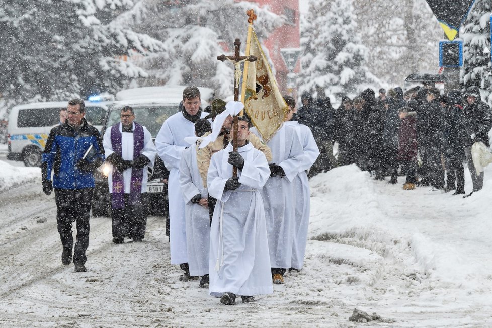 Pohřeb varhaníka Josefa zavražděného v Bašce