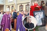 Biskup ostravsko-opavské diecéze Martin David přijel do Bašky na Frýdecko-Místecku smýt otisk vraždy z kostela i místních. Vše pokropil svěcenou vodou.