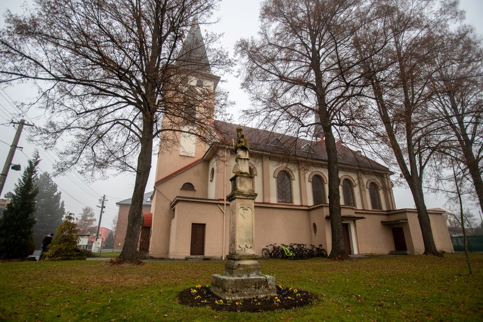 V kostele sv. Václava v Bašce biskup Martin David sloužil mši s kajícím obřadem. V kostele byl ubodán varhaník Josef (†18).