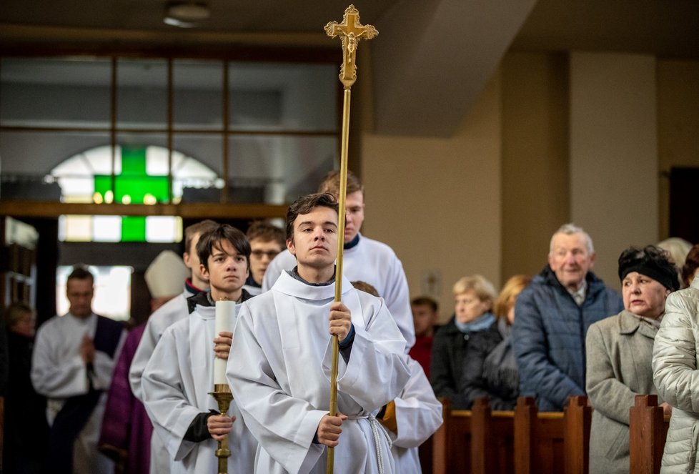 V kostele sv. Václava v Bašce biskup Martin David sloužil mši s kajícím obřadem. V kostele byl ubodán varhaník Josef (†18).