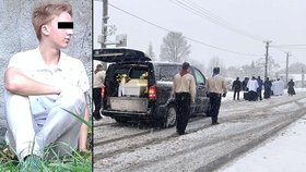 Pohřeb zavražděného varhaníka Josefa (†18) z Bašky. Z jeho smrti je podezřelý varhaník Jaroslav (20).