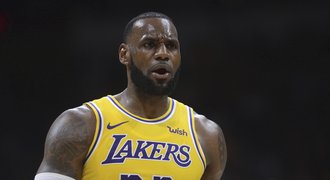 Jamesův debut v dresu Lakers: porážka v San Diegu a návštěva 13 tisíc