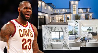 Žádné 1+kk... Basketbalový král LeBron James si pořídil dům s 11 koupelnami!
