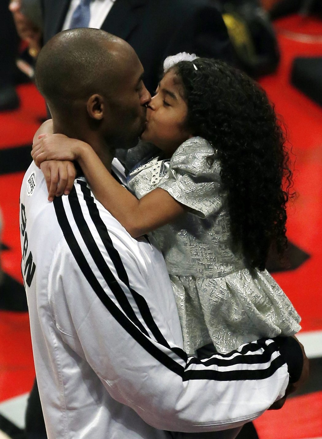 Kobe Bryant v objetí se svojí dcerou