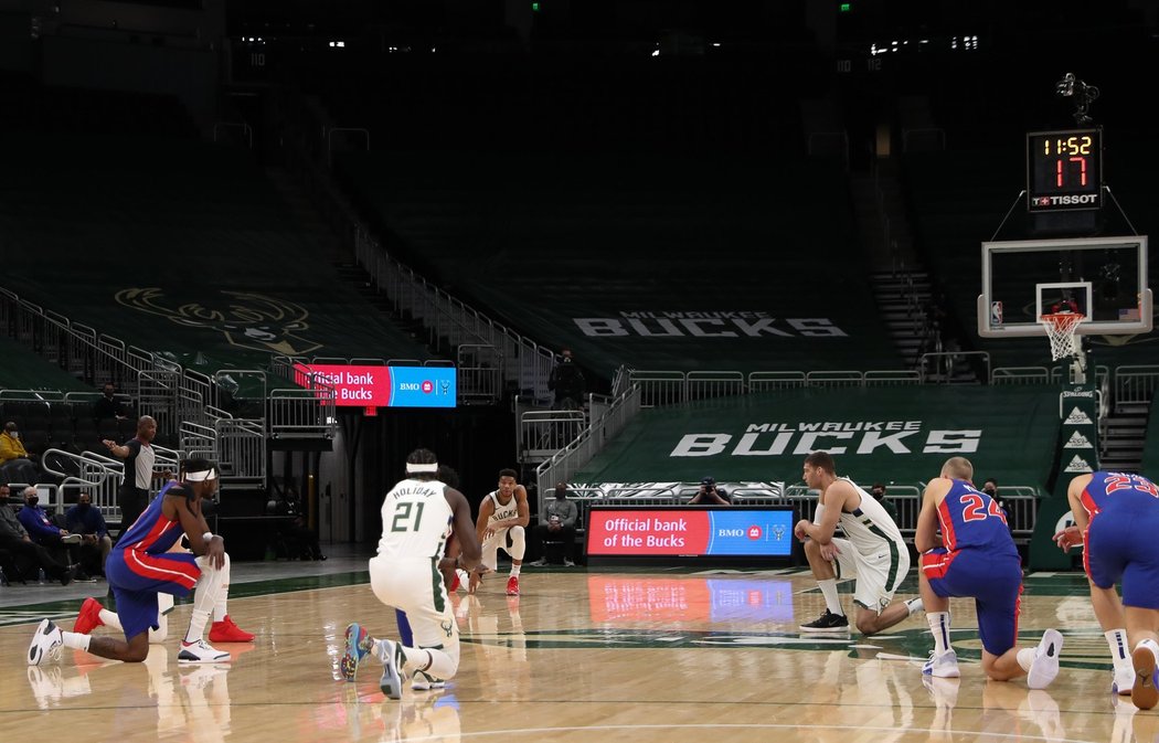 Basketbalisté Milwaukee a Detroitu poklekli i po úvodním rozskoku