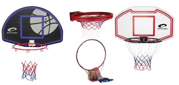 Basketbalové desky a obroučky lze šikovně namontovat na zeď či dřevěný sloup Basketbalové desky a obroučky lze šikovně namontovat na zeď či dřevěný sloup