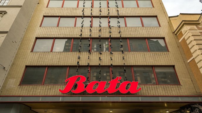 Obuvnická společnost Baťa si od ukončení výroby v Česku slibuje zlepšení finančních výsledků. Obuvnická společnost Baťa si od ukončení výroby v Česku slibuje zlepšení finančních výsledků.