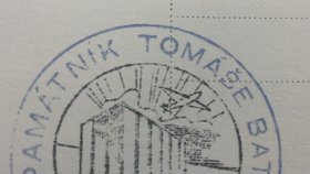 Čuba dostal od Veleby originální dárek. unikátní  historickou pohlednici z expozice Baťova památníku ve Zlíně a razítkem 12. července 1932. Tedy dnem, kdy zakladatel Zlína našel v letounu smrt.
