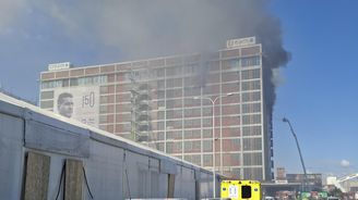 Vyhořelou baťovskou budovu ve Zlíně čeká úplná demolice. Zachránit nešlo ani její část Vyhořelou baťovskou budovu ve Zlíně čeká úplná demolice. Zachránit nešlo ani její část