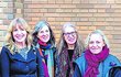 Z Kanady se přijely podívat poprvé společně do tátova rodiště dcery (zleva) Eva (52), Wendy (55), Lucci (60) a Michelle (59). Z Kanady se přijely podívat poprvé společně do tátova rodiště dcery (zleva) Eva (52), Wendy (55), Lucci (60) a Michelle (59).