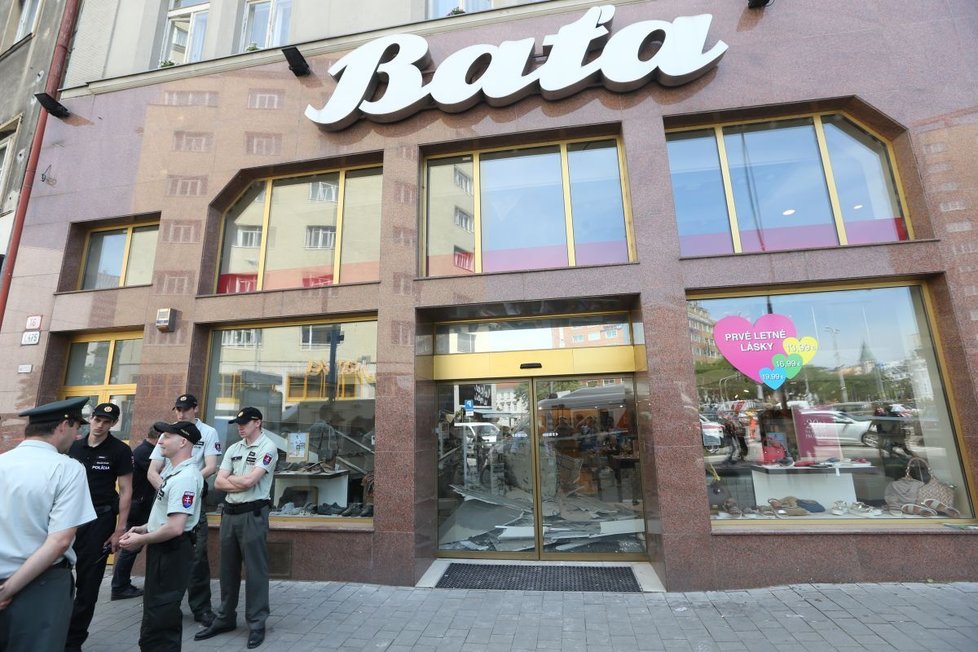 K tragédii došlo v prodejně Baťa v Bratislavě.