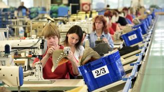 Šli jednat o vyšší mzdě, odcházeli s výpovědí. Baťa mohl udělat víc, tvrdí odbory Šli jednat o vyšší mzdě, odcházeli s výpovědí. Baťa mohl udělat víc, tvrdí odbory