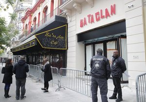 Bataclan se poprvé otevře 16. listopadu. Fasádu opravovali několik měsíců.