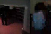 Video z klubu smrti: Podařilo se dívce zachytit útočníky?