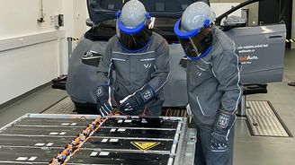 Číňané ukusují z výrobních nákladů baterií. Analýza předpovídá pokles jejich cen i do budoucna Číňané ukusují z výrobních nákladů baterií. Analýza předpovídá pokles jejich cen i do budoucna