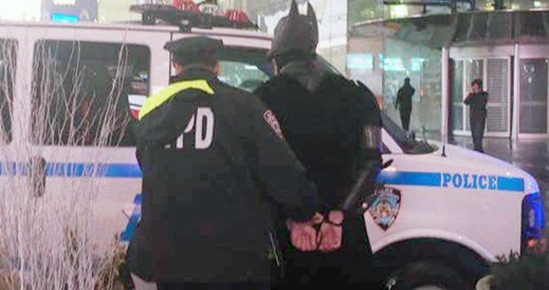 V New Yorku zatkli za krádež Batmana. Toho falešného.