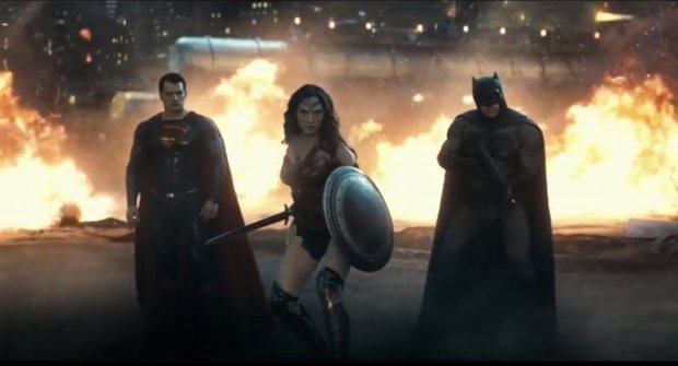 Wonder Woman zachraňuje Batmana i Supermana